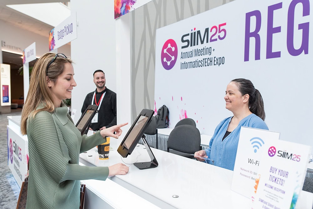 Women registering to attend SIIM25 conference